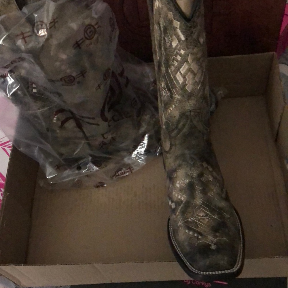 NEW Boots